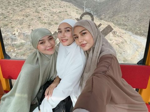 8 Portraits of Lula Lahfah during Umrah, Riding the Cable Car