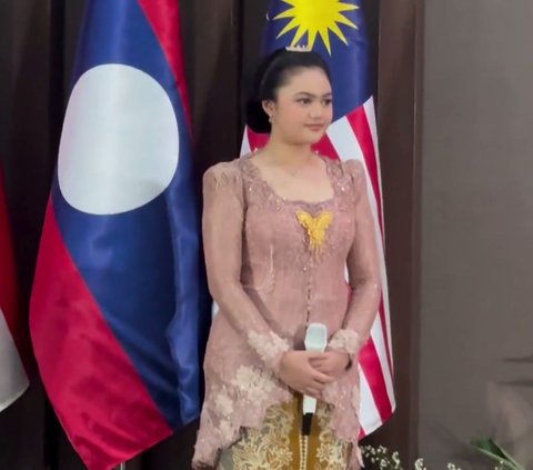 Portrait of Amora Lemos Appearing at the 57th ASEAN Anniversary Event, Looking Elegant in Kebaya and Bun