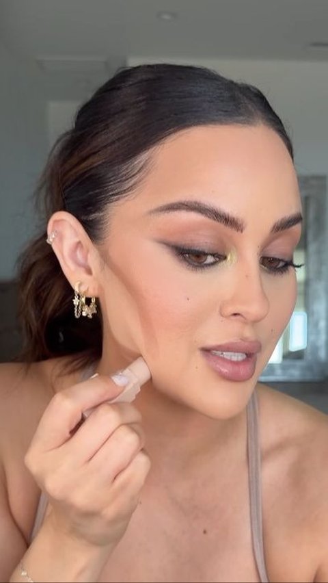 Face Looks More Defined with 3 Viral Contouring Tricks