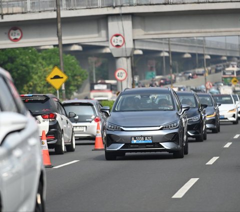 FOTO: Menjajal MPV Listrik BYD M6 Libas Berbagai Medan Jakarta-Bandung, Begini Sensasinya!