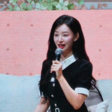 Kim Ji Won Tersipu Malu Ditanya Pakai Sepatu Bagian Kiri atau Kanan Dulu