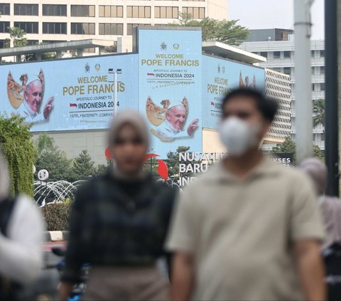 FOTO: Jelang Kedatangan ke Indonesia, Ucapan Selamat Datang Paus Fransiskus Menghiasi Kota Jakarta