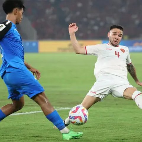 Timnas Indonesia - STY dikelilingi bintang naturalisasi (Bola.com/Adreanus Titus)