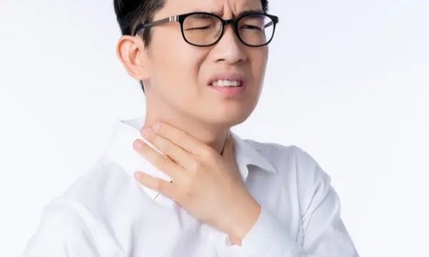 Radang tenggorokan (Foto: Freepik)