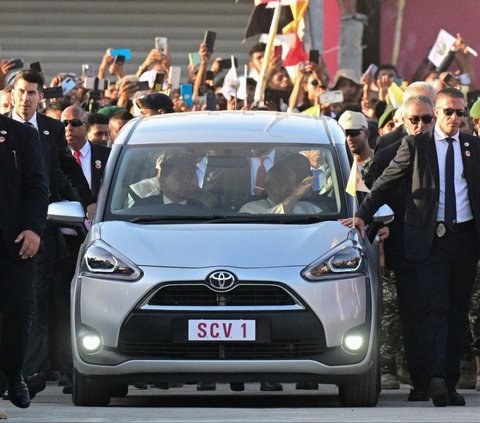 FOTO: Jauh Lebih Sederhana dari Sebelumnya, Ini Mobil yang Dipakai Paus Fransiskus Selama Berada di Timor Leste