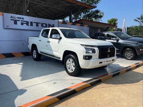 Mitsubishi Triton GLS dengan transmisi manual 4x4.