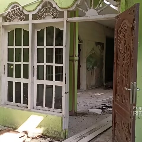 Potret Rumah Mewah di Zamannya Milik Kasino Warkop Terbengkalai, di Dalamnya Ada Lukisan Dinding