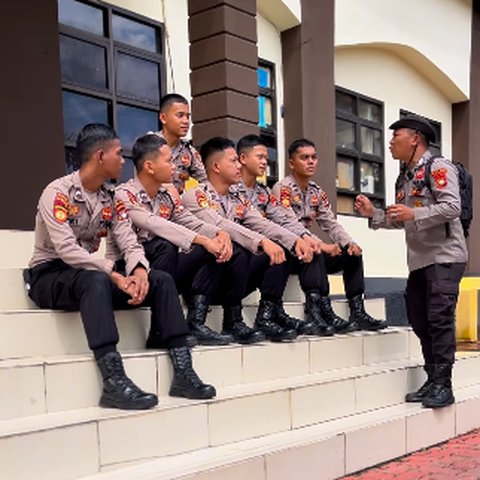 Polisi Rocker Beri Nasihat Juniornya