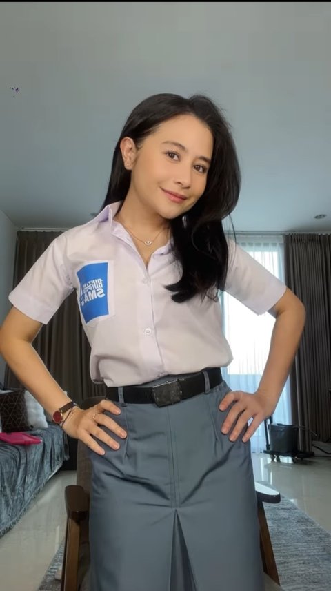 Potret Prilly Latuconsina Tampil Mengenakan Seragam SMA