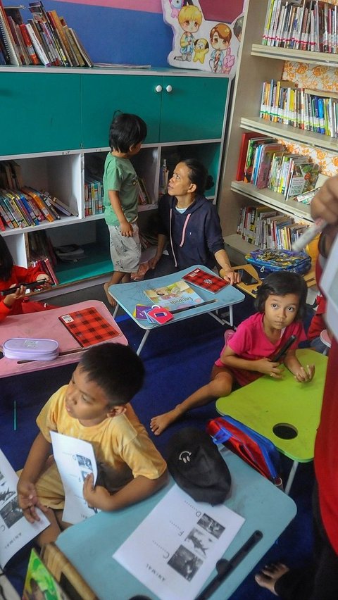 FOTO: Ini Keseruan Belajar di RPTRA Malinjo, Anak-Anak Mendapatkan Pendidikan Bahasa Inggris dan Berhitung Gratis