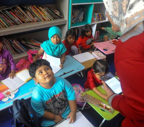 FOTO: Ini Keseruan Belajar di RPTRA Malinjo, Anak-Anak Mendapatkan Pendidikan Bahasa Inggris dan Berhitung Gratis