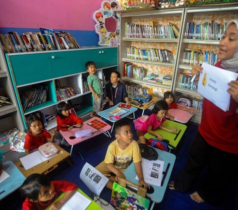 FOTO: Ini Keseruan Belajar di RPTRA Malinjo, Anak-Anak Mendapatkan Pendidikan Bahasa Inggris dan Berhitung Gratis