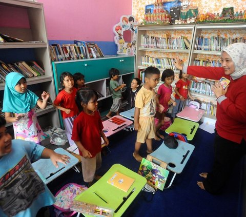 FOTO: Ini Keseruan Belajar di RPTRA Malinjo, Anak-Anak Mendapatkan Pendidikan Bahasa Inggris dan Berhitung Gratis