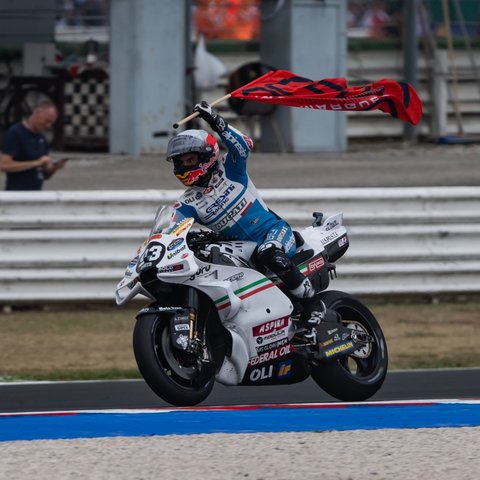 Cuaca gerimis memungkinkan Marc Marquez untuk mendapatkan posisi teratas di San Marino.