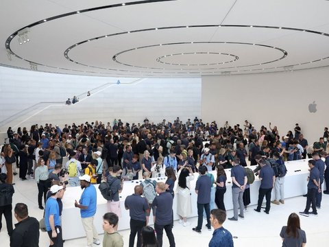 Apple kembali mengguncang dunia teknologi dengan meluncurkan seri terbaru dari ponsel flagship mereka yakni, iPhone 16.