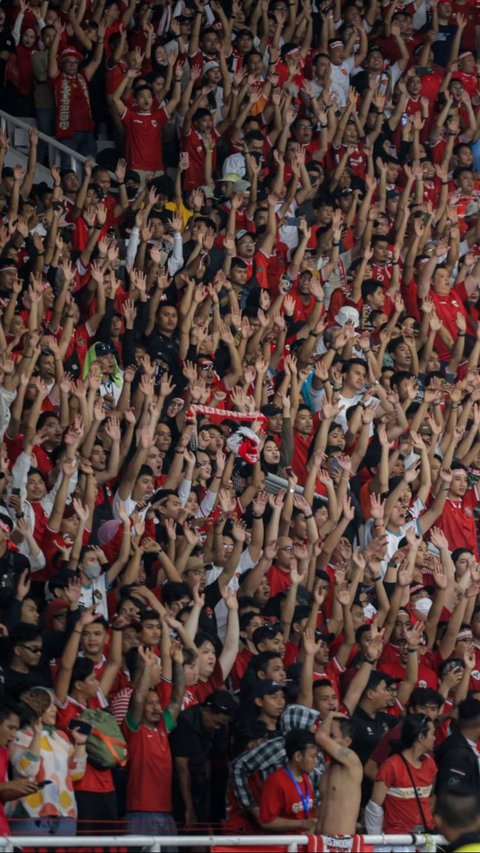 FOTO: Gemuruh Puluhan Ribu Suporter Bakar Semangat Timnas Indonesia Saat Lawan Australia di GBK