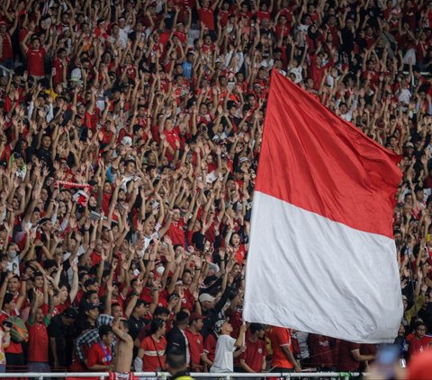 FOTO: Gemuruh Puluhan Ribu Suporter Bakar Semangat Timnas Indonesia Saat Lawan Australia di GBK