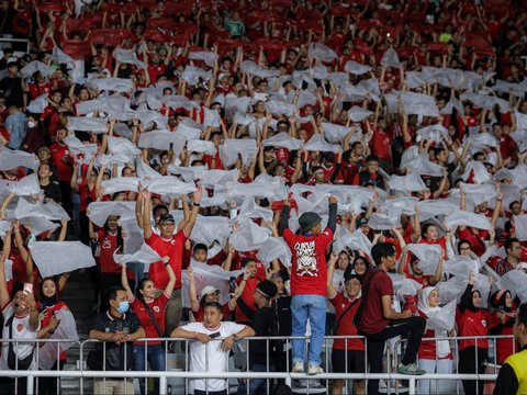 FOTO: Gemuruh Puluhan Ribu Suporter Bakar Semangat Timnas Indonesia Saat Lawan Australia di GBK