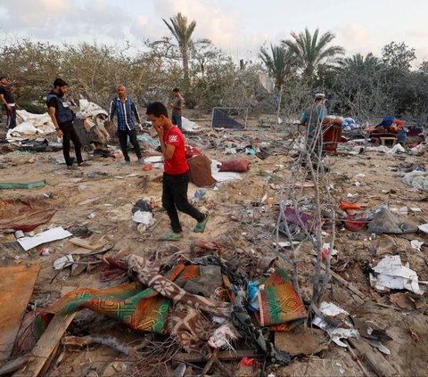 FOTO: Kamp Pengungsian Al Mawasi di Gaza Usai Serangan Brutal Israel dan Tewaskan 40 Warga Palestina, Kondisinya Hancur dan Ada Kawah Besar