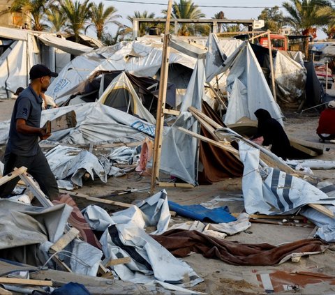 FOTO: Kamp Pengungsian Al Mawasi di Gaza Usai Serangan Brutal Israel dan Tewaskan 40 Warga Palestina, Kondisinya Hancur dan Ada Kawah Besar