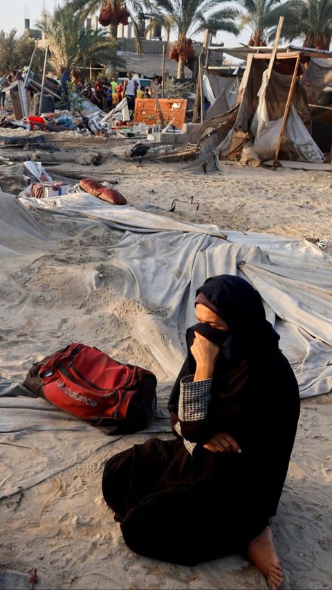 FOTO: Kamp Pengungsian Al Mawasi di Gaza Usai Serangan Brutal Israel dan Tewaskan 40 Warga Palestina, Kondisinya Hancur dan Ada Kawah Besar