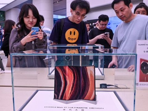 FOTO: Mewahnya Huawei Mate XT, Smartphone Lipat Tiga Pertama di Dunia yang Harganya Bikin Geleng-Geleng