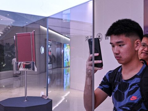 FOTO: Mewahnya Huawei Mate XT, Smartphone Lipat Tiga Pertama di Dunia yang Harganya Bikin Geleng-Geleng