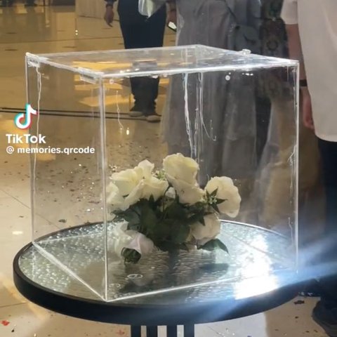 Konsepnya Unik, Buket Bunga di Pernikahan Ini di Simpan Dalam Kotak
