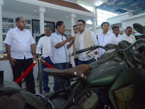 FOTO: Momen Ridwan Kamil Temui Sutiyoso di Museum Bang Yos