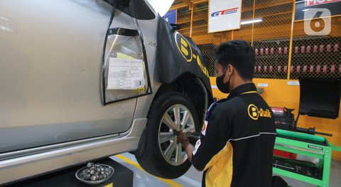 Pilihan Tambal Ban Mobil Ketika Mengalami Kebocoran di Jalan