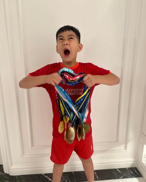 Momen Rafathar Anak Raffi Ahmad Perlihatkan Semua Medali yang Telah Berhasil Diraih