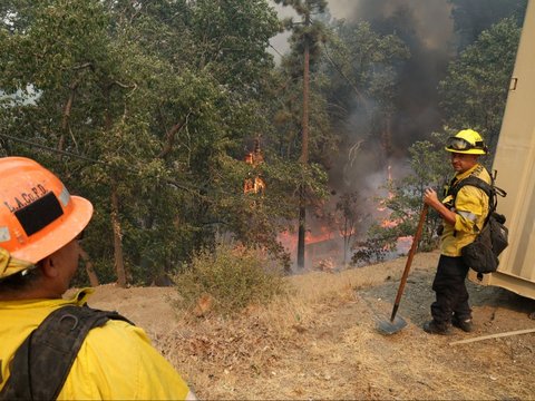 FOTO: Ekstremnya Gelombang Panas di Amerika Serikat, Amukan Kebakaran Hutan Hancurkan Resor Ski