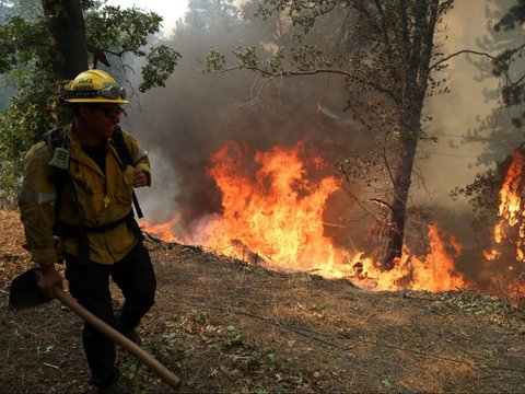 FOTO: Ekstremnya Gelombang Panas di Amerika Serikat, Amukan Kebakaran Hutan Hancurkan Resor Ski