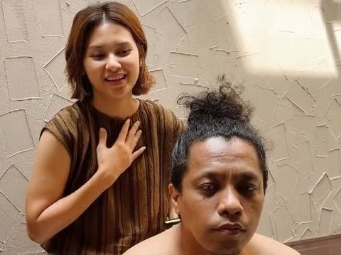 Momen Indah Permatasari jadi Tukang Cukur Dadakan untuk Arie Kriting, Potret Lucu Naka Malah Bikin Salfok