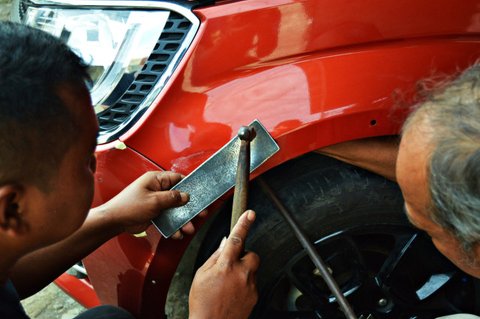 Teknik Ketok Magic untuk Mengatasi Penyok Mobil dengan Mudah