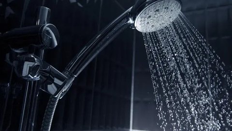 Ilustrasi Shower Mandi / Shutterstock by bent bryant
