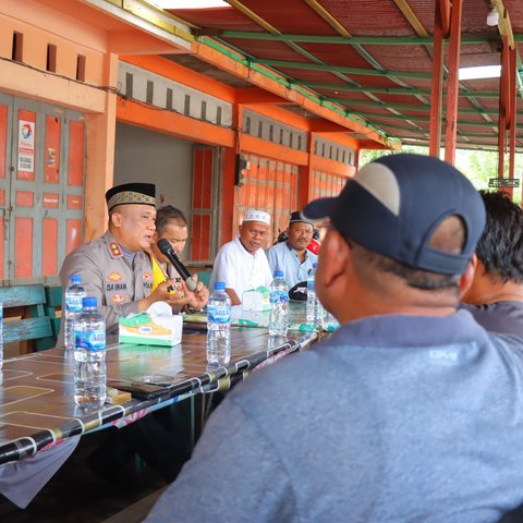 Sebelum Salat Jumat, Kapolres Rohil Sosialisasikan Pilkada Damai & Tangkal Berita Hoaks