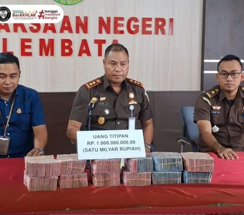 Kejari Lembata NTT Terima Uang Titipan Kerugian Negara dari Tersangka Kasus Korupsi Senilai Rp1 Miliar