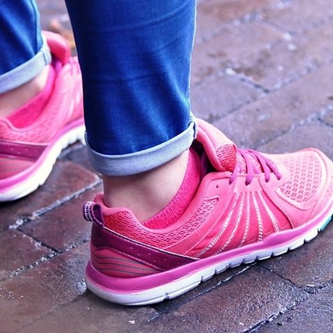 alas kaki yang mendukung plantar fasciitis