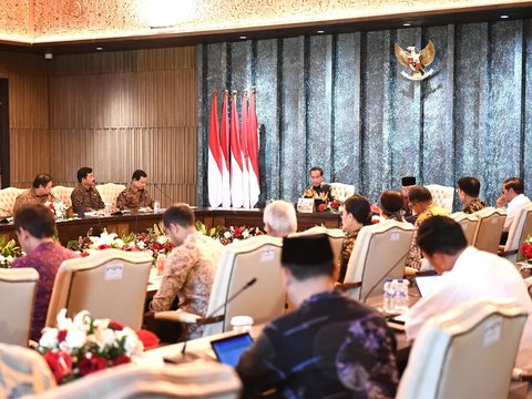 FOTO: Momen Jokowi Pimpin Sidang Kabinet Terakhir di IKN, Pamitan hingga Minta Maaf