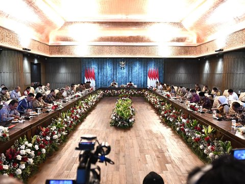 FOTO: Momen Jokowi Pimpin Sidang Kabinet Terakhir di IKN, Pamitan hingga Minta Maaf