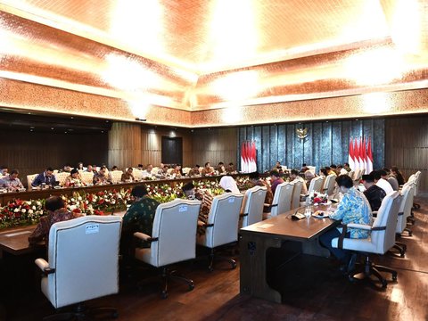 FOTO: Momen Jokowi Pimpin Sidang Kabinet Terakhir di IKN, Pamitan hingga Minta Maaf