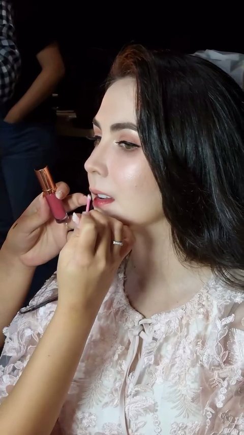 Potret Arumi Bachsin saat Tampil Catwalk