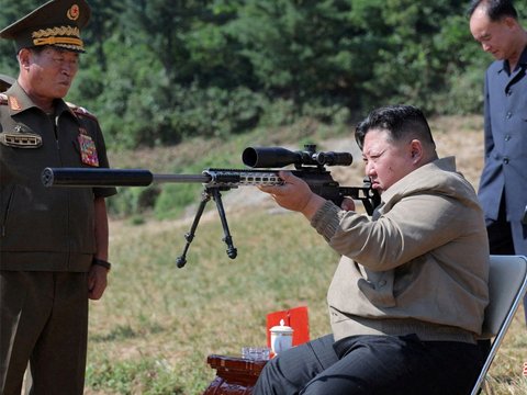 FOTO: Mengintip Pasukan Khusus Korea Utara Pamer Kekuatan di Depan Kim Jong-un