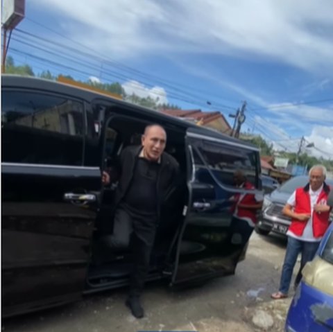 Eks Pangkostrad Bertemu dengan Guru SMA yang Kini Lansia, Salut M