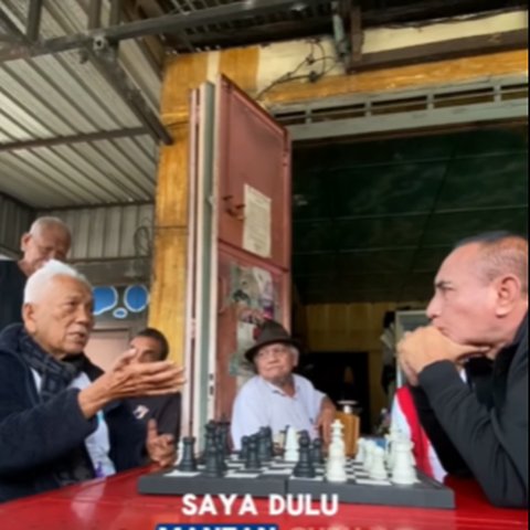 Eks Pangkostrad Bertemu dengan Guru SMA yang Kini Lansia, Salut M