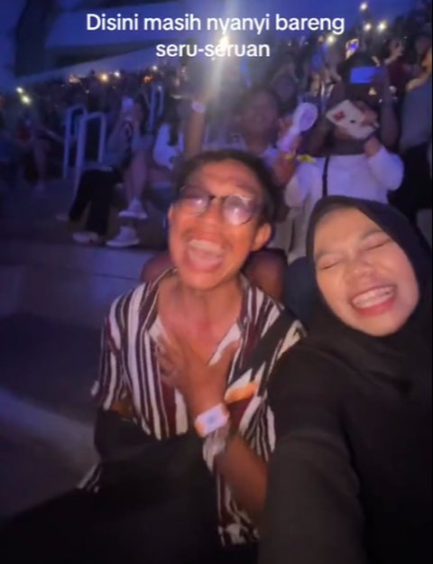 Pria Ini Lamar Kekasihnya di Konser Bruno Mars, Aksinya Curi Perhatian