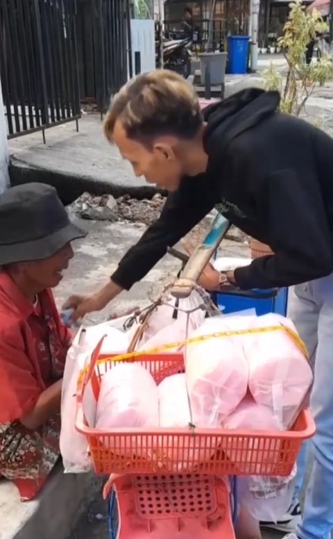 Pria Ini Ungkap Hasil yang Didapatkan Selama 4 Tahun di TikTok, Bisa Sembuhkan Ibu hingga Lakukan Aksi Sosial
