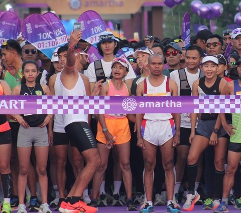 FOTO: Sandiaga Uno Lepas Ribuan Pelari Mengikuti Amartha 10x Run dari Gelora Bung Karno