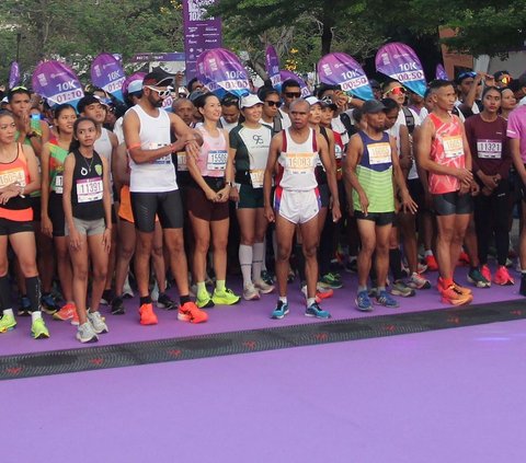 FOTO: Sandiaga Uno Lepas Ribuan Pelari Mengikuti Amartha 10x Run dari Gelora Bung Karno